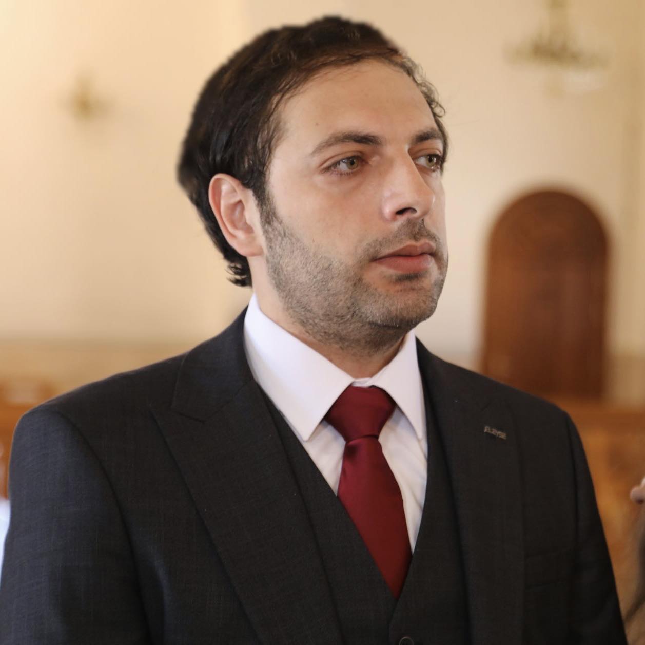 المسؤول الثالث